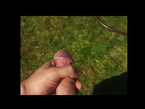 ❤️ Keçika germ di bexçeyek havînê de pisîka xwe ya pembe diqelişe û bi şuştinê dixe. ❤❌ Super porno li me ku.porngifmag-com.ru