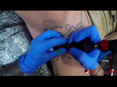❤️ Keçika pir tattookirî Sully Savage tattooek li ser klîtorê xwe kir. ❤❌ Super porno li me ku.porngifmag-com.ru