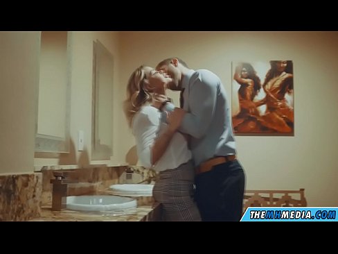 ❤️ Gava ku blondeyek busty we di nav hewşek gelemperî de dixapîne ❤❌ Super porno li me ku.porngifmag-com.ru